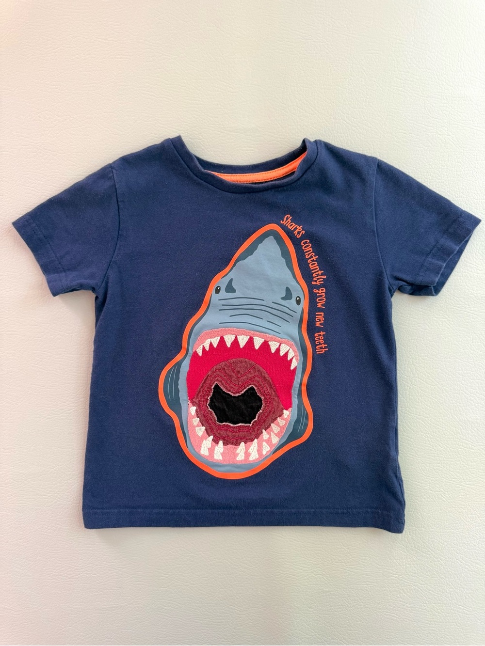 Mini Boden Appliqué Shark Shirt sz 4-5Y 4T 5T Sharks Constantly Grow New Teeth